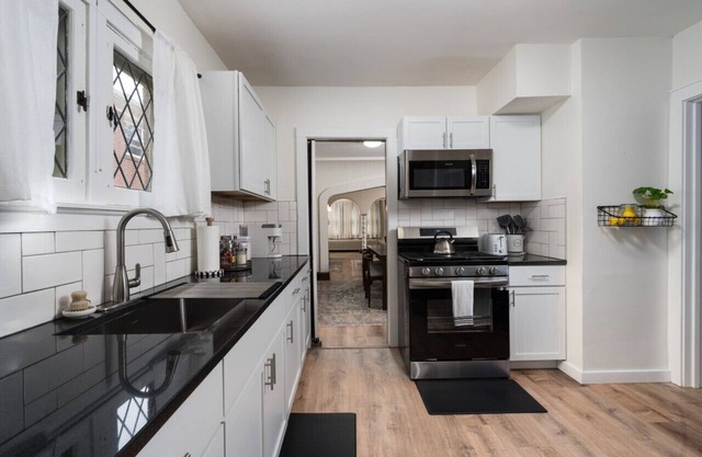 Large House w/Game Room and Garage - Shorewood WI