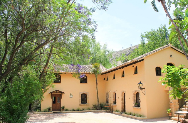 Large idyllic country finca in the heart of the Coin countryside with waterfall.