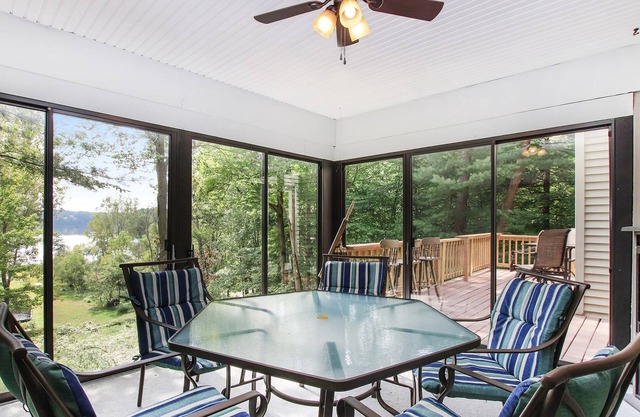 Large Lakehouse on 5 Acres: Game Room - 4 Kayaks, Fire Pit, Lake View/access