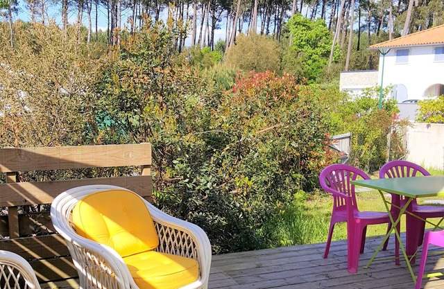 Large lodge under the pines, quiet/garden, 2CH/BICYCLES/bbq/wifi/Rated 3*.