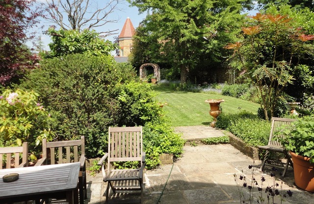 LARGE LUXURIOUS LONDON HOUSE EALING, LOVELY GARDEN - GREAT PLACE TO STAY