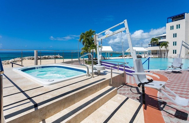 LARGE LUXURY APARTMENT HILTON VACATION BEACHFRONT CARAIBES