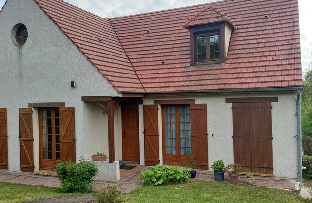 Large MEAUX family home, near Disney. Ideal family or group of friends