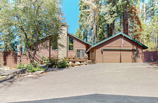 Large Mountain Home w/Game Room, Fireplace, Wifi, & Private W/D