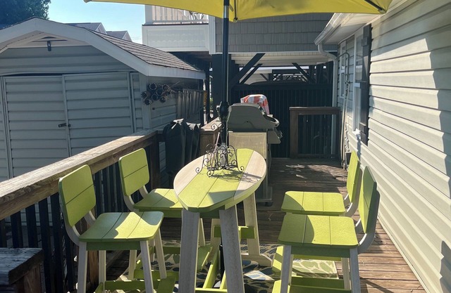 Large outdoor area with a straight shot to the beach.