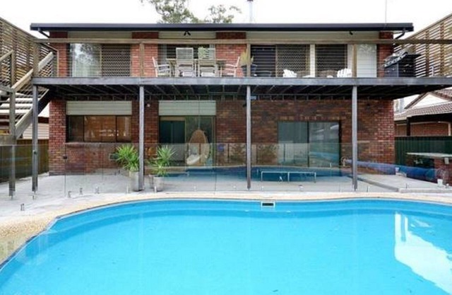 Large Pet Friendly house with pool