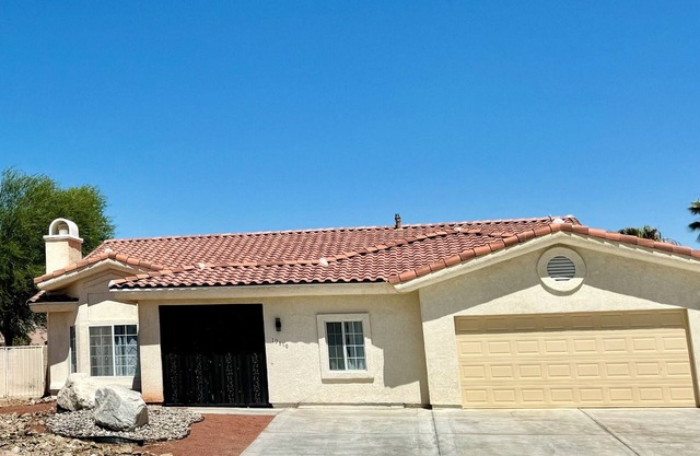Large pool home! Beautiful 360 views of the mountains!