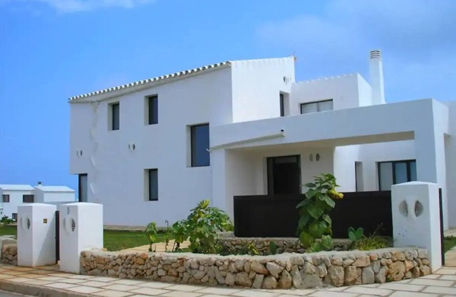 Large recently built villa, with private garden and pool,