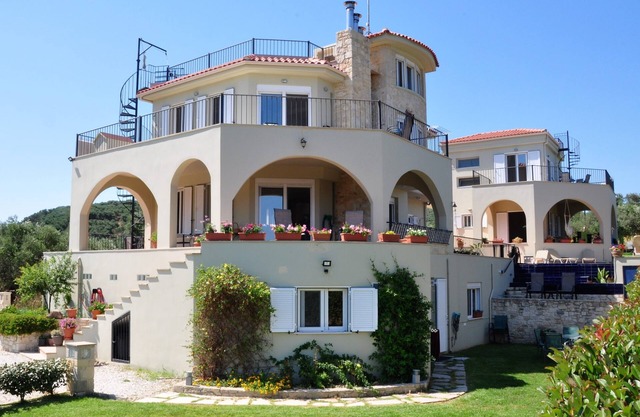 Large Seacoast Villa on Estate in Crete’s Western Olive Region. Avail. Yr-Round.