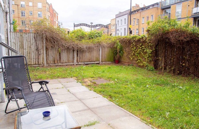 Large Shoreditch, Hoxton 3-bed Garden Flat