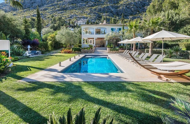Large spacious villa, walking distance to Pollenca & 5 min drive to beaches