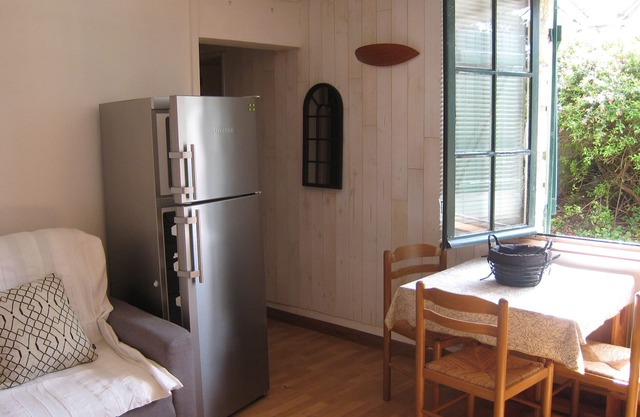 Large studio 100m from the beach. Private parking lot