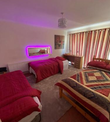 Large Stylish 3 Bedroom in Chatham