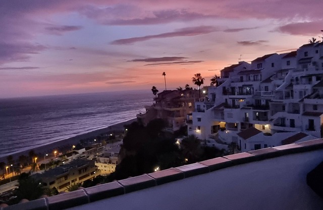 Large terrace, stunning sea view, sunny conditions! On top of Playa Burriana !
