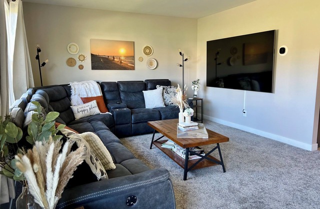 Large Townhouse! Close to Dunes State Park: Short-Term Stays