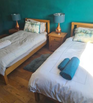 Large twin room in Shirehampton