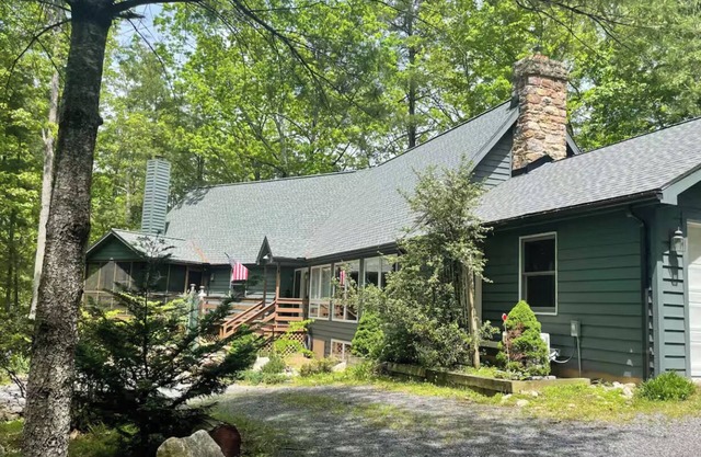 Large updated home with Game Room, Theater, hot tub and fire pit on Bryce Resort