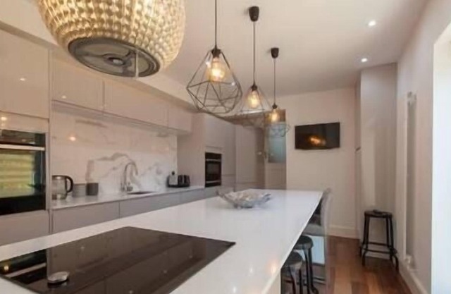 Large Victorian Terraced House, close to shops and restaurants