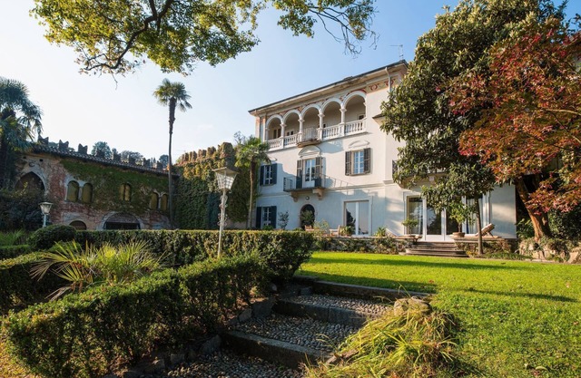 Large villa rental on Lake Maggiore