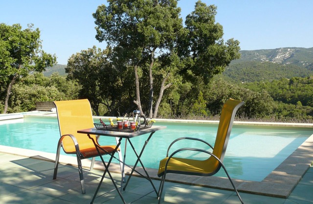 Large villa surrounded by nature in beautiful Provencal website Mont Ventoux, Luberon