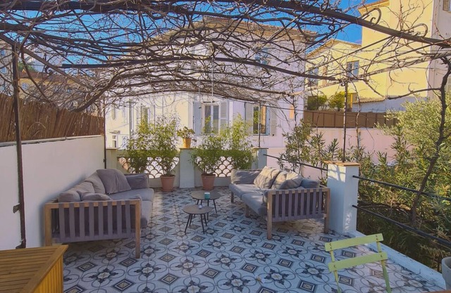 Large villa walking distance to the centre of Cannes.