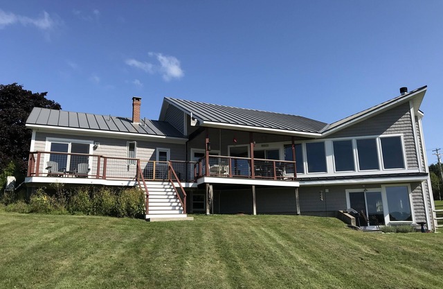 LARGE WATERFRONT HOME-Stunning harbor views-Walk to town-Large Deck-summer dates