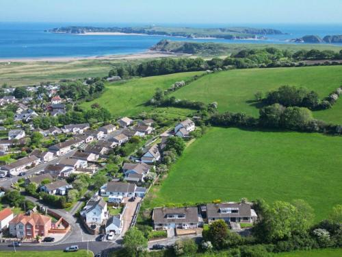 Larkfield - 3 Bedroom Holiday Home - Penally