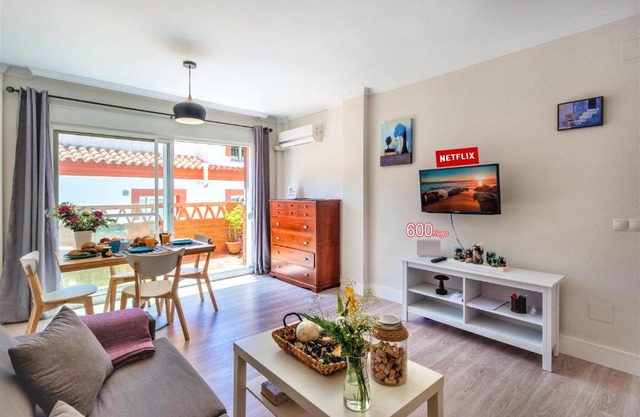 Las Mimosas, familias y parejas - con terraza y parking!
