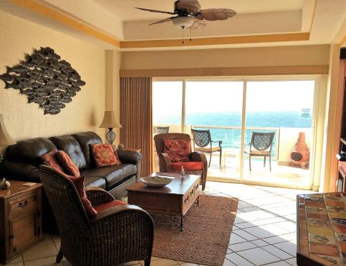 Las Palmas Resort at Sandy Beach- Condo Grande 704 condo