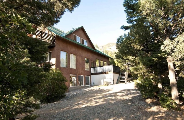 Las Posadas El Salto, above the town of Arroyo Seco, 8 mi To TSV, 8 m to Taos.
