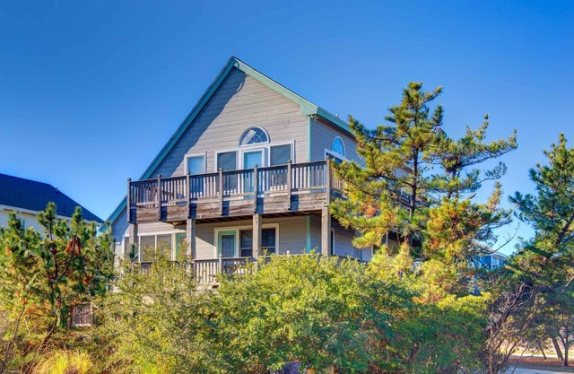 Last 5 Weeks Reduced 3rd Time! 2 Min walk to the Beach! Hot Tub!