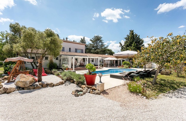 LAST MINUTE DEAL AIR-CONDITIONED VILLA NEAR THE SEA