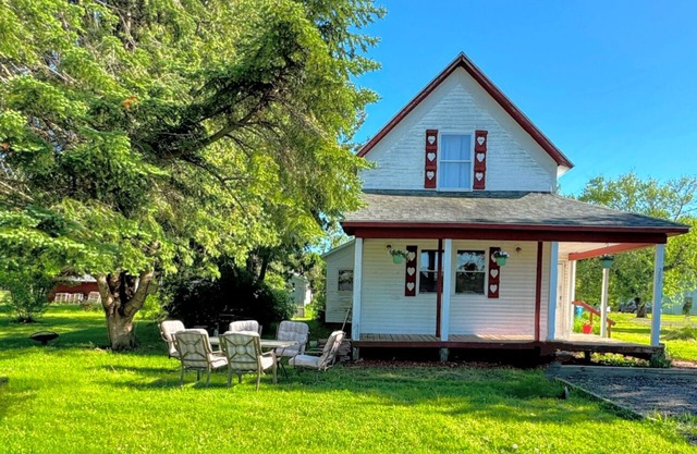 Last Minute Discount! Central Location in MI’s Smallest City!