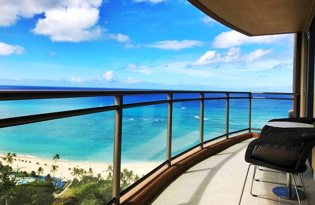 **Last Minute Vacations** Hilton Hawaiian Village Waikiki Beach