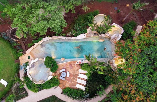 Laticalodge - Staffed Private Villa 9BR - 2 km Playa Negra - 30 min Tamarindo