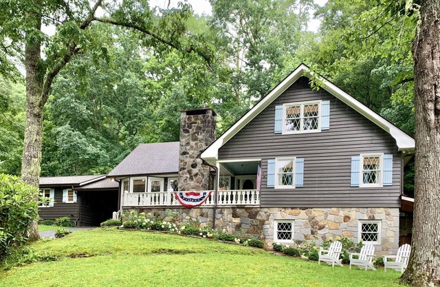 Laurel Cove-Charming family home close to town and Highlands Country Club