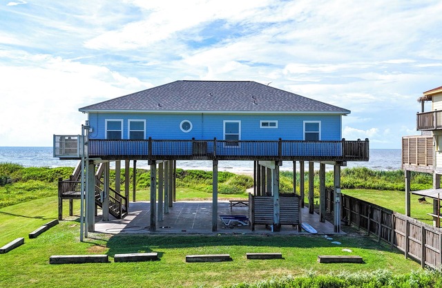 Lavender Rays: 4 BR, 2 BA House in Gilchrist, Sleeps 12