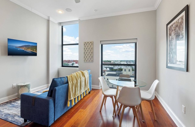 Lavish 1BR w/Pool & Gym Access