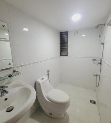Lavish Ac Private Room Near Airport, 300 ft