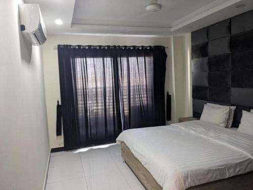 Lavish Hotel