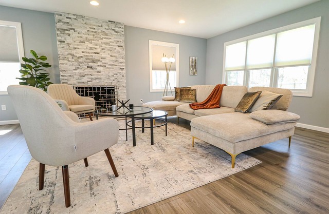 Lavish Spacious Home Near Town Game Room 4BR