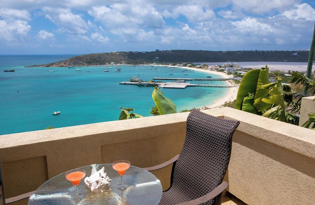 LaVue Inn- Central, Affordable, CLEAN & Ocean View with Kitchen!