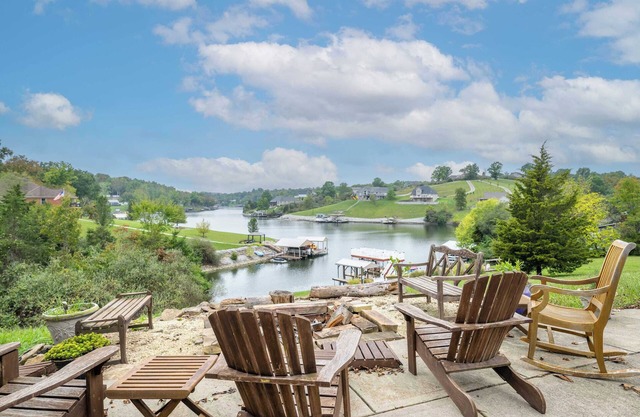 Lazy Days Waterfront for 12!