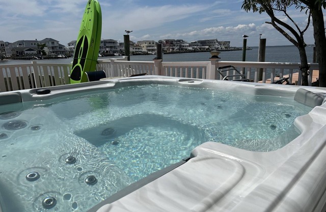 LBI Bayfront Beauty Brand New Hot Tub! Boat Slip Included! Two blocks to Beach!