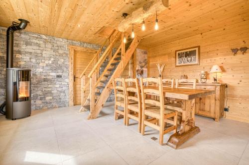 Le chamois, chez le charpentier d'antan, La chaleur du bois, le calme de la campagne