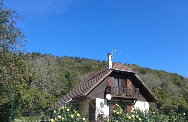 Le Clos des Noisetiers enclosed chalet/land 2000m in Marigny- 90 m2-4 bdrms 7 sleeps