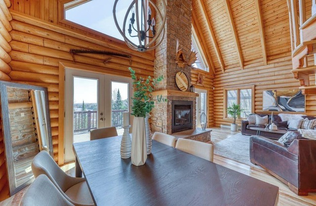 Le Courchevel Luxe Chalet + Private Pool & Jacuzzi