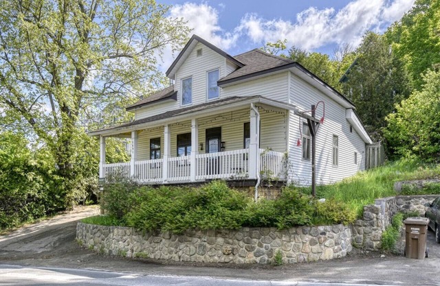 Le Gîte du Village – Charming Chalet with Hot Tub & Pool Table