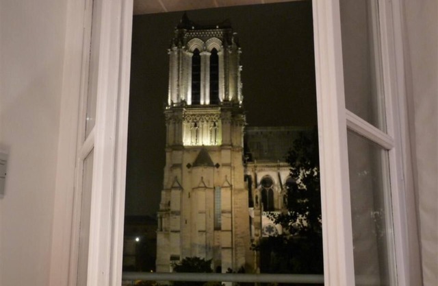 Le Notre Dame : Breathtaking Seine & Notre Dame Views, Paris Centre
