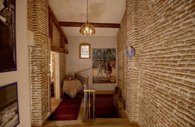 Le Petit Secret, Korce, Albania